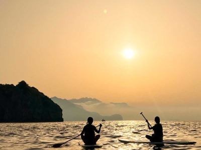 Sonnenaufgangs-SUP-Tour zu den Höhlenwänden von Capri