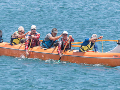 Hawaiianische Pirogue Entdeckung in der Bucht von Saint-Gilles Les Bains, Insel Réunion