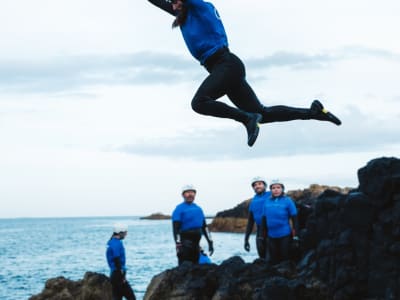 Excursión de coasteering Dunbar en East Lothian