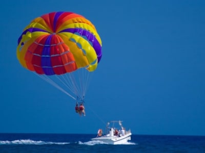 Vuelo en Parasailing en Letojanni, cerca de Taormina, Sicilia