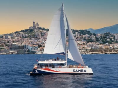 Crucero en catamarán al atardecer por el archipiélago de Frioul desde Marsella con cena