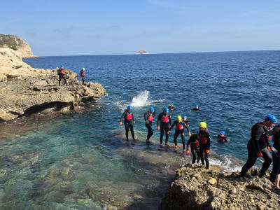 Coasteering en Villajoyosa cerca de Benidorm, Alicante