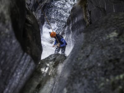 Descente sportive du canyon d'Osogna depuis Cresciano au Tessin