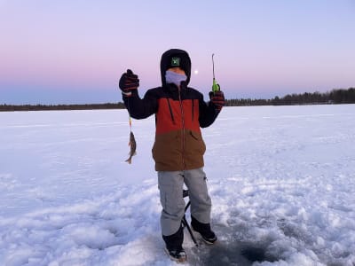 Excursión de pesca en hielo desde Levi