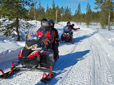 Excursion d'une journée en motoneige au départ d'Ivalo