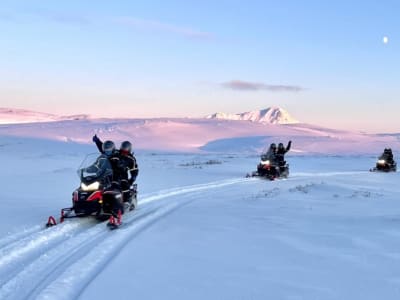 Excursión guiada en Moto de nieve por el lago Mývatn en Mývatn