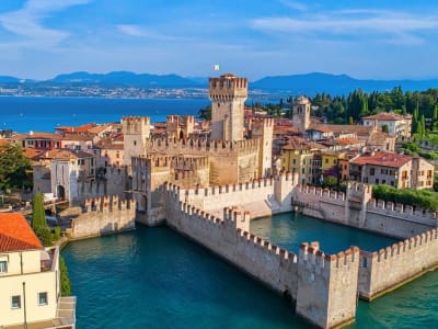 Paseo en barco por la península de Sirmione desde Desenzano, Lago de Garda