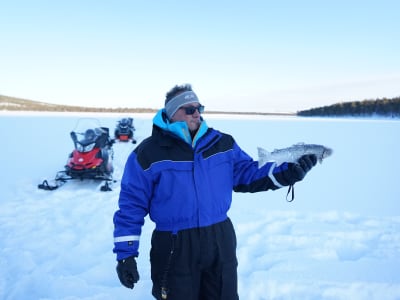 Pesca en hielo en Slege desde Inari hasta la Reserva Natural de Muotkatunturi