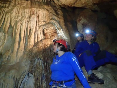 Découverte de la spéléologie dans le parc naturel d'Arrábida, depuis la plage de Creiro, près de Lisbonne