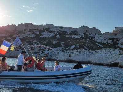 Kreuzfahrt bei Sonnenuntergang zu den Frioul-Inseln ab dem Vieux-Port von Marseille