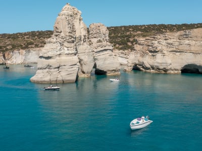 Private Guided Boat Tour around Milos, Kimolos, and Polygos, from Agia Kyriaki 