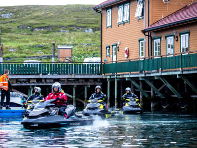 Safari en moto acuática por los fiordos hasta el faro de Slettnes desde Mehamn, Finnmark