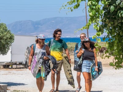 Lección de aleteo en la playa de Plaka en Naxos