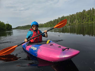 Formation de kayak en eau vive sur la rivière Mistassibi près de Saguenay