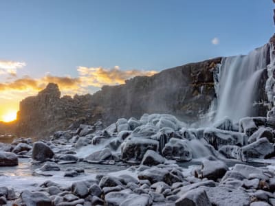 Excursión al Círculo Dorado con baño en la Laguna Secreta desde Reikiavik