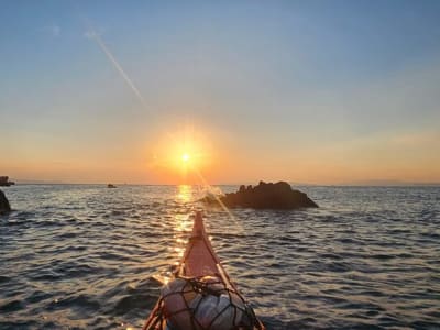 Seekajaktour bei Sonnenuntergang in Athen