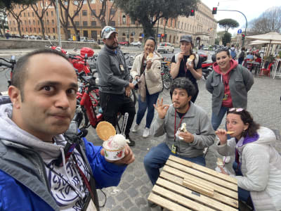 Paseo guiado en bicicleta eléctrica por Roma con degustación de comida local