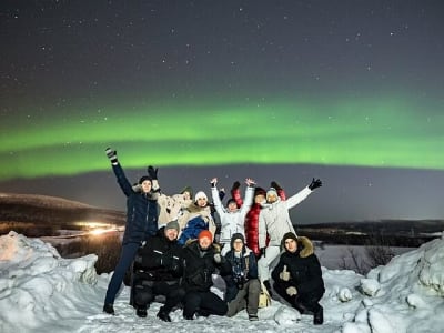 Excursión con raquetas de nieve a la aurora boreal en el lago Rautusjarvi desde Levi