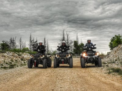 Circuit privé en quad dans l'arrière-pays dalmate près d'Omiš