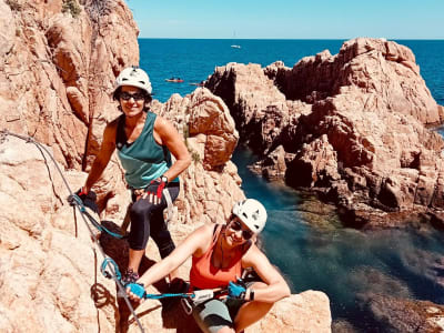 Klettersteig an der Küste in Cala del Moli an der Costa Brava