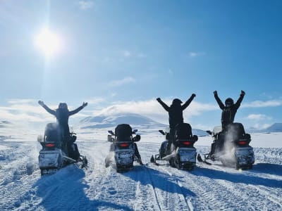 Moto de nieve desde Akureyri, Islandia