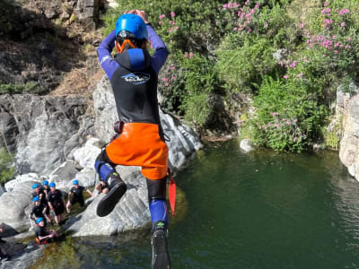 Entdecken Sie Canyoning in Benahavís, in der Nähe von Marbella