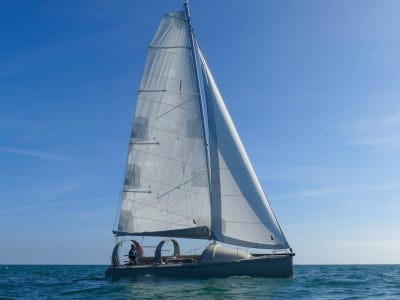 Paseo en velero por el Golfo de Morbihan, con salida de Arzon