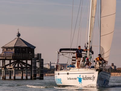 Paseo en velero privado por La Rochelle