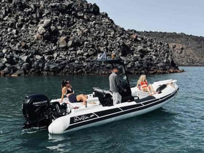 Private Speedboat and Island Tour around Santorini from Vlychada Port