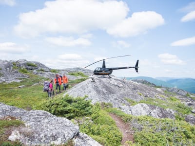 Hubschrauberflug in Charlevoix mit Wanderung am Mont des Morios, Quebec