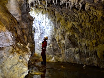 Höhlenwandern in Antro del Corchia, in der Nähe von Lucca, Toskana