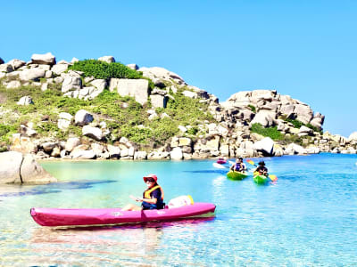 Sporty Sea Kayaking Excursion to the Lavezzi Islands from Piantarella, Bonifacio