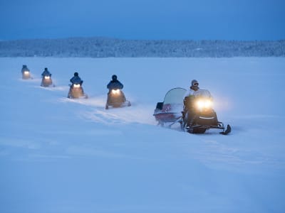Excursion en motoneige aux aurores boréales près de Kiruna, Suède