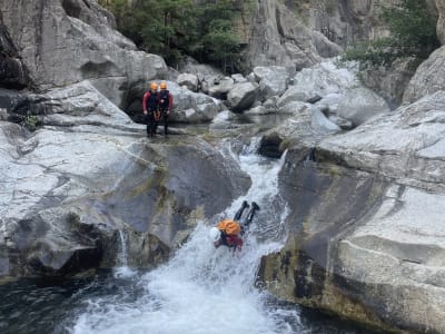 Descenso deportivo del cañón de Chassezac en Prévenchères, Lozère