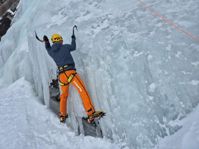 Ice climbing in Val Thorens with all equipment provided, Les 3 Vallées