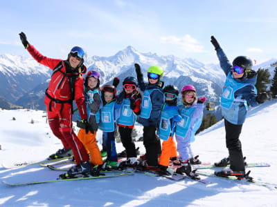 Fortgeschrittener Skikurs für Kinder in Mayrhofen, in Tirol, Österreich
