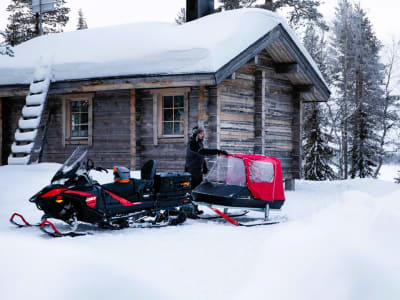 Randonnée familiale en motoneige à Rovaniemi 