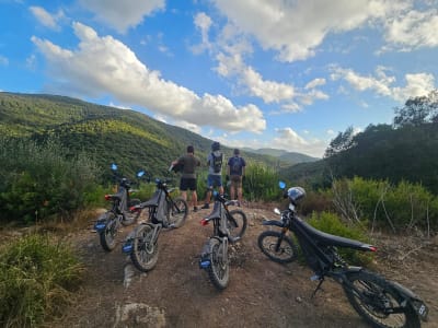 Recorrido guiado en moto eléctrica por el río Liamone, cerca de Ajaccio (Córcega)