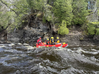 Kajak- oder Rafting-Ausflug auf dem Jacques-Cartier-Fluss bei Quebec City