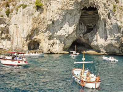 Private Cruise around the Island of Capri with a Stopover in Nerano