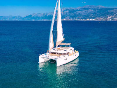Premium-Bootsfahrt entlang der Küste zur Georgioupoli-Bucht ab Rethymno