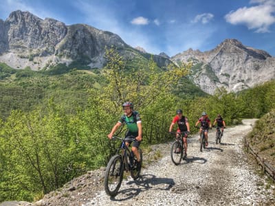 Excursión en MTB al Parque Alpi Apuane en Castelnuovo di Garfagnana, Toscana