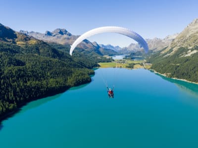 Vuelo en parapente tándem en Saint-Moritz, valle de Engadina