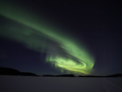 Persecución de auroras boreales en coche eléctrico en Ivalo