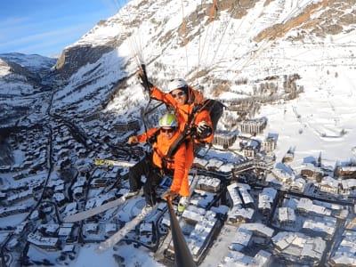 Winter-Paragliding-Flug über den Annecy-See