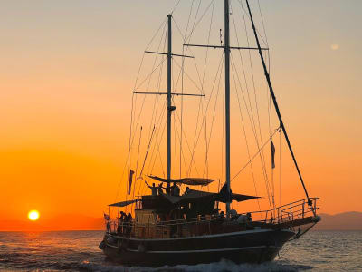 Crucero en barco al atardecer con cena o aperitivo desde Atenas