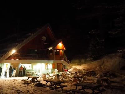 Raquetas de Nieve Nocturnas en Cauterets en la Reserva de Cielo Oscuro Pic du Midi de Bigorre con Raclette