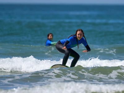Clase de surf en Costa da Caparica, cerca de Lisboa