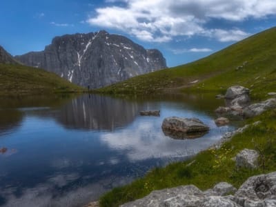 Excursión privada de senderismo al Lago del Dragón en el Parque Nacional de Vikos-Aoos desde Mikro Papigo