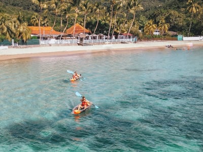 Transparenter Seekajakverleih in der Bucht von Grande Anse d'Arlet, Martinique